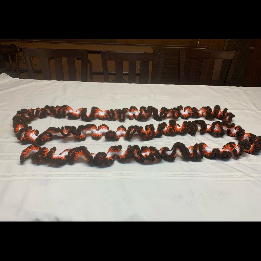 Garland Spiral Ruffle Orange White Brown